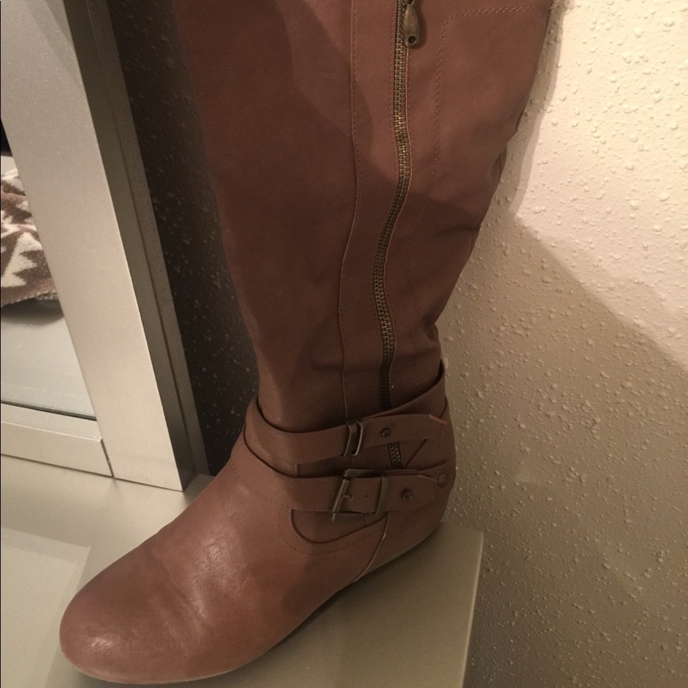 Taupe boots